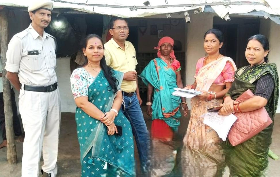 जिले में विशेष गहन पुनरीक्षण के तहत होम-टू-होम एन्यूमरेशन फॉर्म का वितरण प्रारंभ
