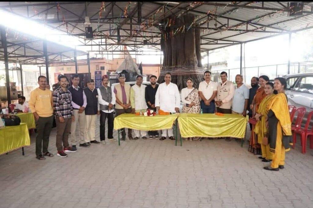 निःशुल्क स्वास्थ्य शिविर का आयोजन किया गया, ग्राफिक एरा अस्पताल द्वारा