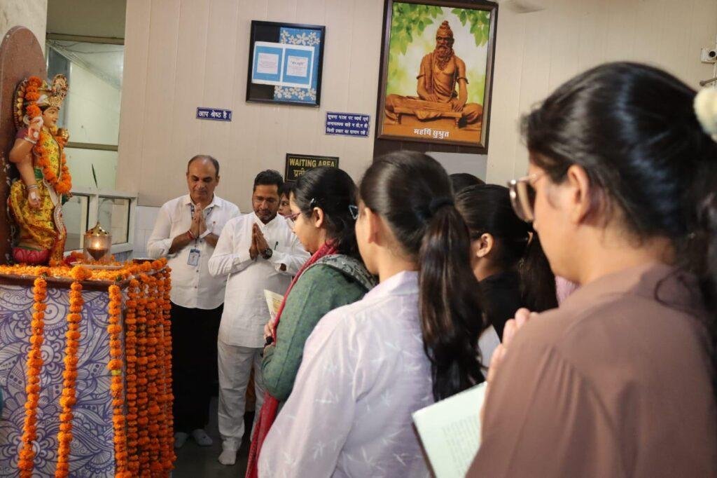 आयुर्वेद का उद्देश्य केवल रोग का उपचार नहीं, बल्कि मनुष्य को पूर्ण रूप से स्वस्थ रखना है : कुलपति प्रो. धीमान