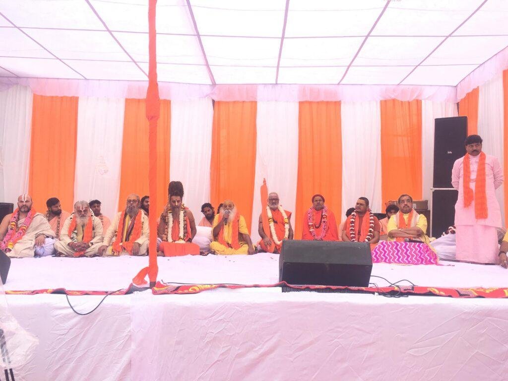 सद्गुरु हमारे जीवन के अज्ञान रूपी अंधकार को दूर कर हृदय में ज्ञान का प्रकाश प्रज्ज्वलित करते हैं : श्री ऋतेश्वर महाराज
