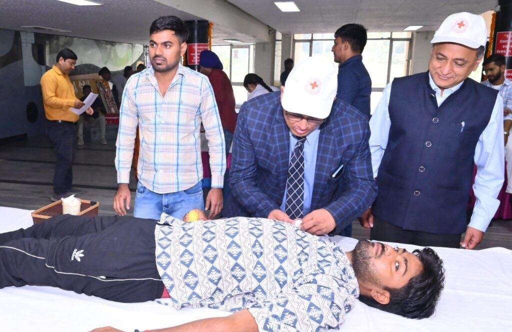 मानव जीवन की रक्षा में रक्तदान सर्वोपरि : डॉ. ऋषिपाल गुप्ता