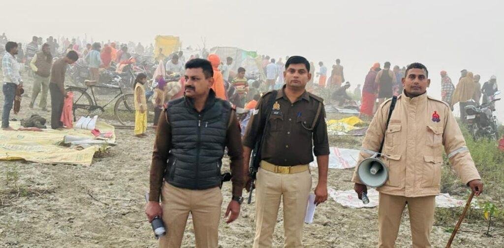 कार्तिक पूर्णिमा पर गंगा घाटों पर उमड़ी आस्था की भीड़