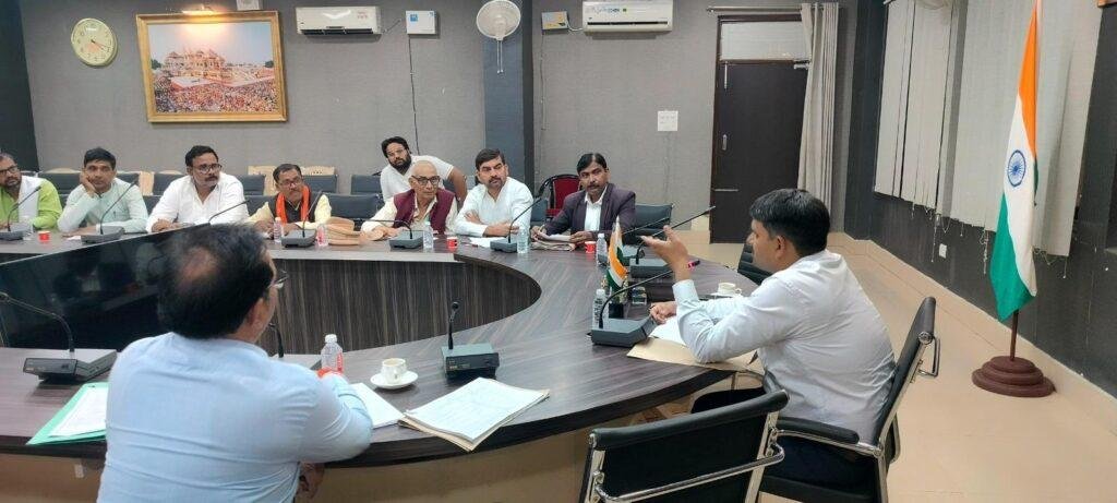 मतदेय स्थलों की आलेख्य सूची प्राप्त राजनैतिक दलों के प्रतिनिधियों को उपलब्ध करा दी जायेगी-