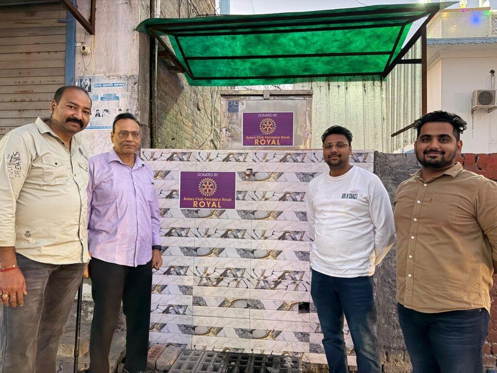 रोटरी क्लब फ़िरोज़पुर रॉयल ने श्री वज़ीदपुर साहिब में एक वाटर प्यूरीफायर और वाटर डिस्पेंसर भेंट कर स्थापित किया