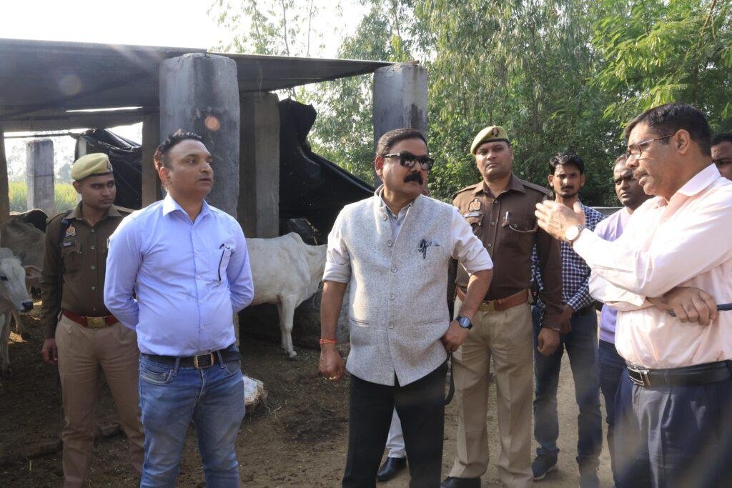 जिलाधिकारी ने तहसील फरीदपुर क्षेत्र में स्थित हरेली अलीपुर गौशाला का किया निरीक्षण