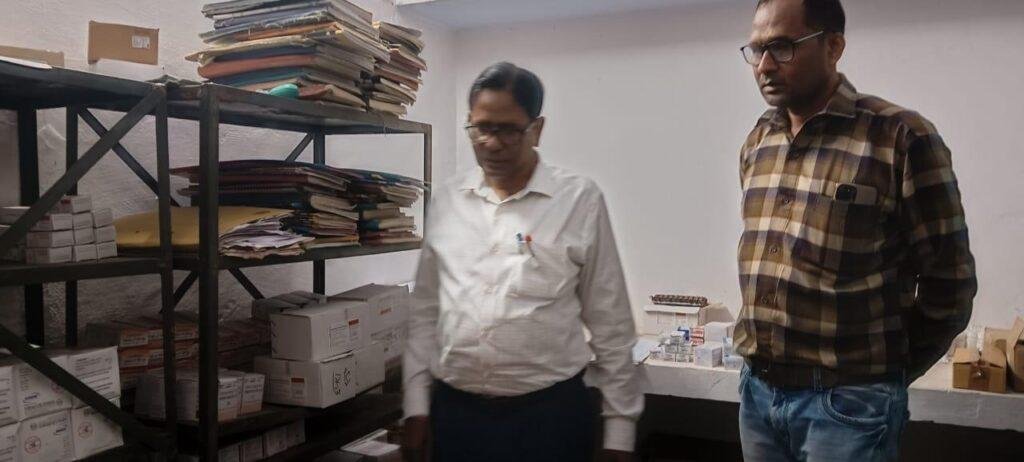 छपरा सुल्तानपुर प्राथमिक स्वास्थ्य केंद्र के निरीक्षण में मिली गंभीर अनियमितताएँ