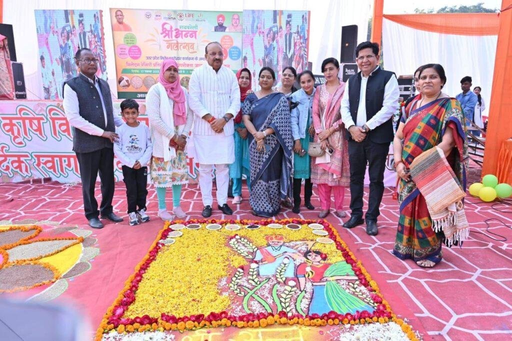 उद्यान मंत्री द्वारा कृषकों को निःशुल्क सब्जी, प्याज के बीज किया वितरित