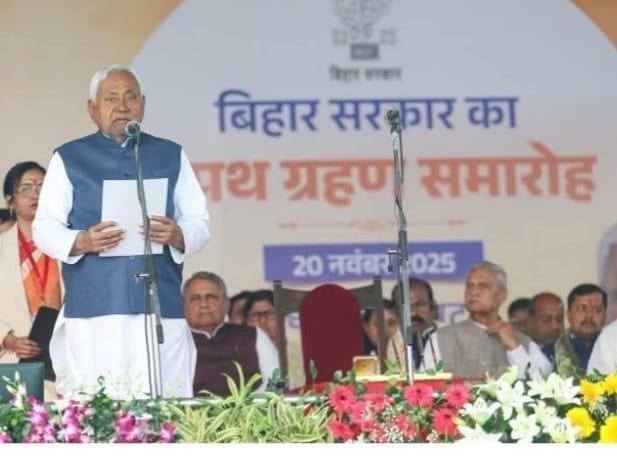   पटना के गांधी मैदान में नीतीश कुमार ने ली 10वीं बार मुख्यमंत्री पद की ली शपथ