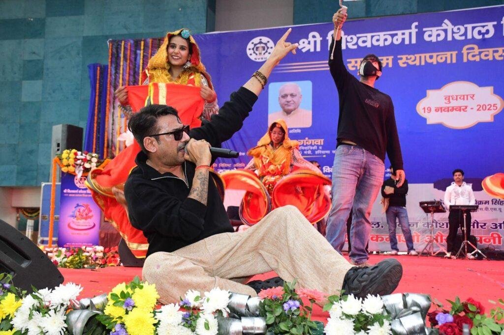 देशभक्ति की बयार और लोक संस्कृति की बहार में झूमे एसवीएसयू के युवा