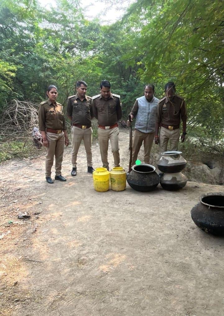 आबकारी विभाग की बड़ी कार्यवाही,650 किलो लहन नष्ट कराया,पांच पर लिखा अभियोग