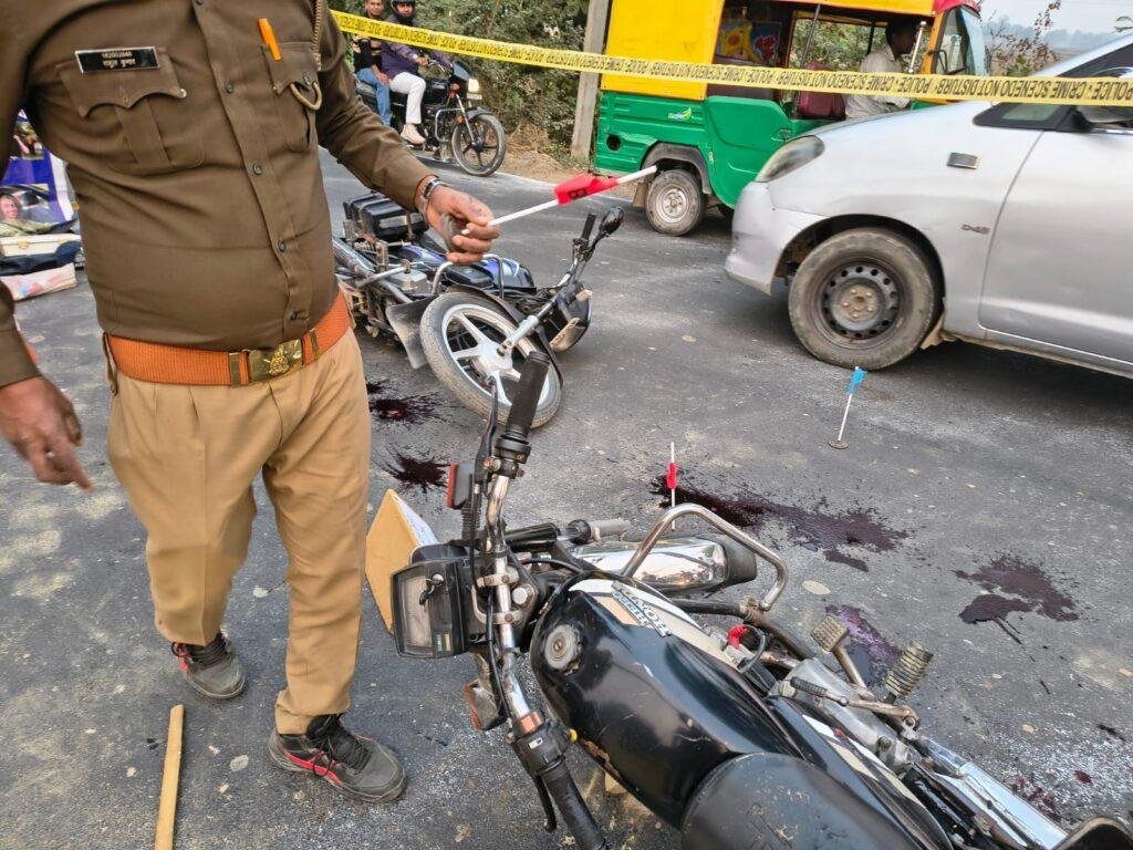 आजमगढ़ यातायात माह नम्बर 2025 आजमगढ़ पुलिस द्वारा सजीव एक्सीडेंट डेमो के माध्यम से जागरूकता कार्यक्रम आयोजित