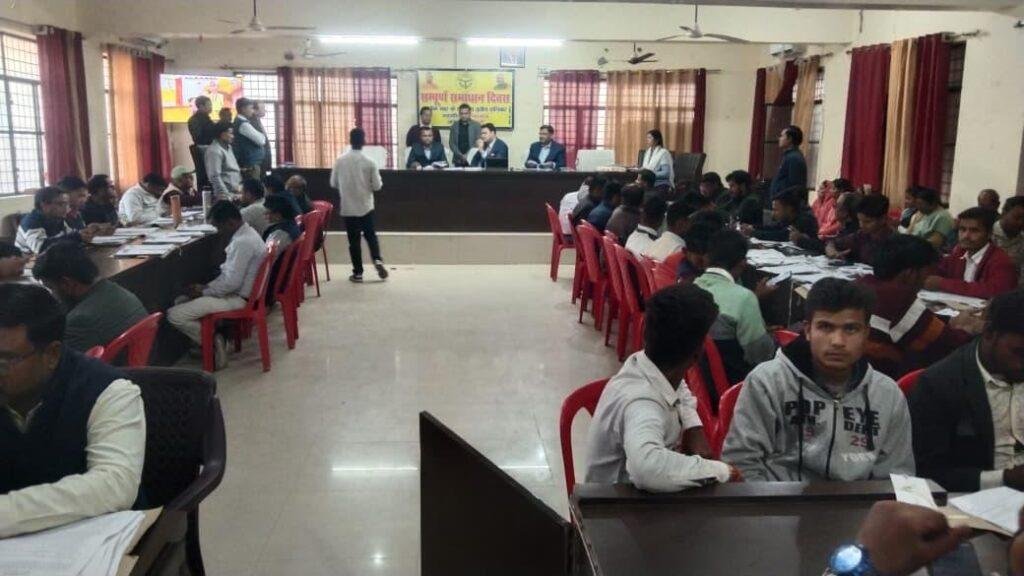 मण्डलायुक्त ने किया एसआईआर के कार्यां का निरीक्षण, बीएलओ सम्मानित