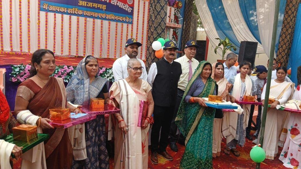 पूर्व सैनिकों एवं वीरनारियों को अंग वस्त्र एवं उपहार देकर सैनिक कल्याण एवं पुनर्वास कार्यालय द्वारा किया गया सम्मनित 