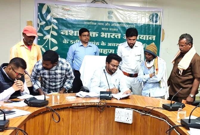 सीईओ श्री हेमंत नंदनवार ने जन चौपाल में सुनी लोगों की मांग एवं समस्याएं