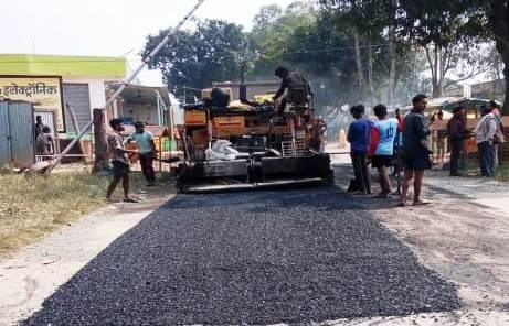 लोक निर्माण विभाग ने सड़कों का मरम्मत कार्य किया प्रारंभ