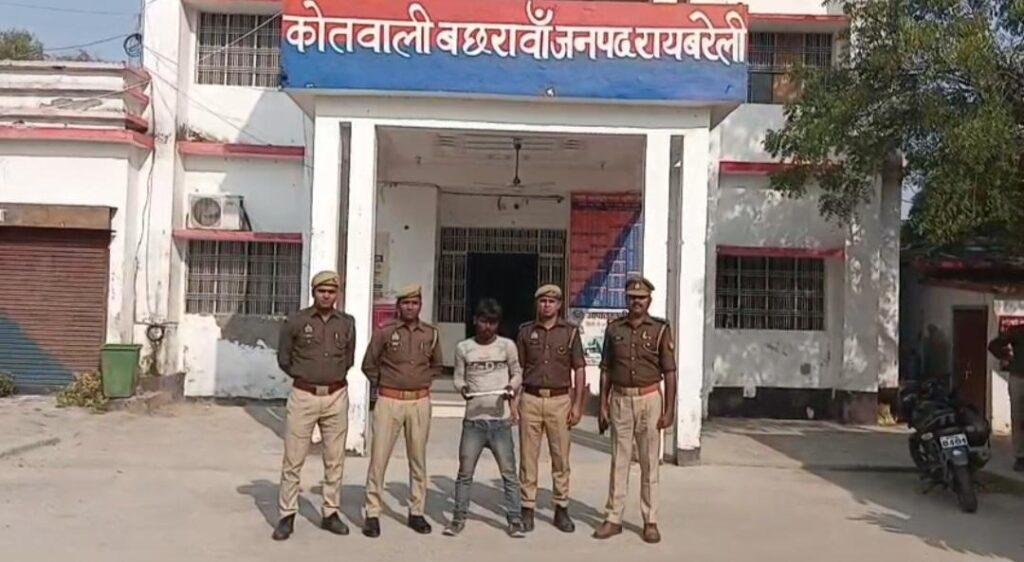 प्रेमी ने प्रेमिका की उड़ा दी बांके से गर्दन