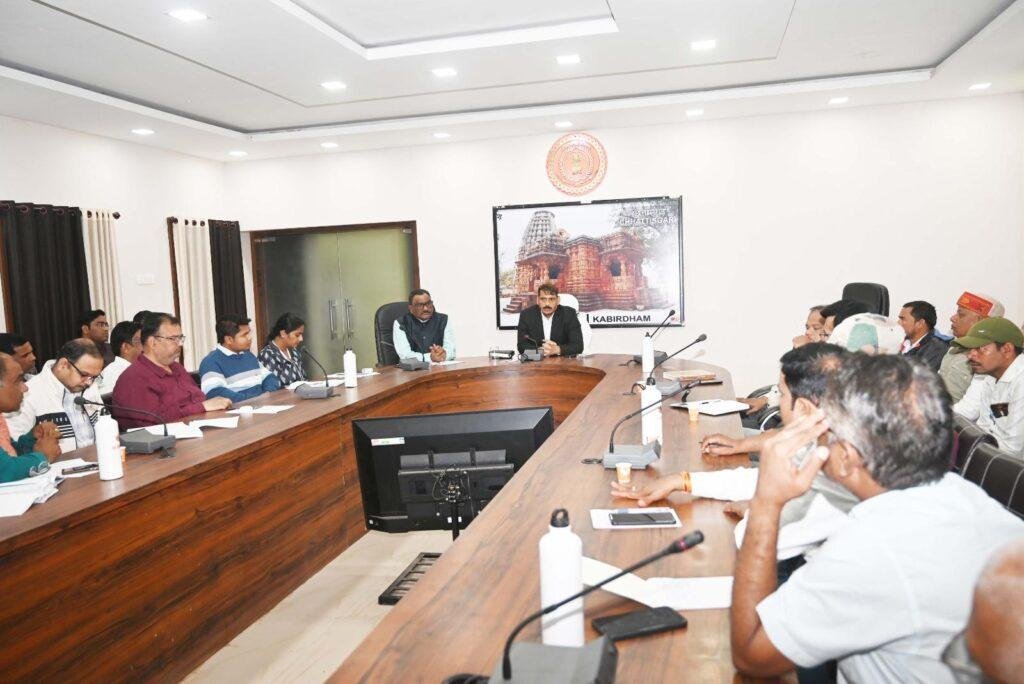 कलेक्टर श्री वर्मा ने धान खरीदी संबंधी शासन के गाइडलाइंस के अनिवार्य क्रियान्वयन के दिए निर्देश