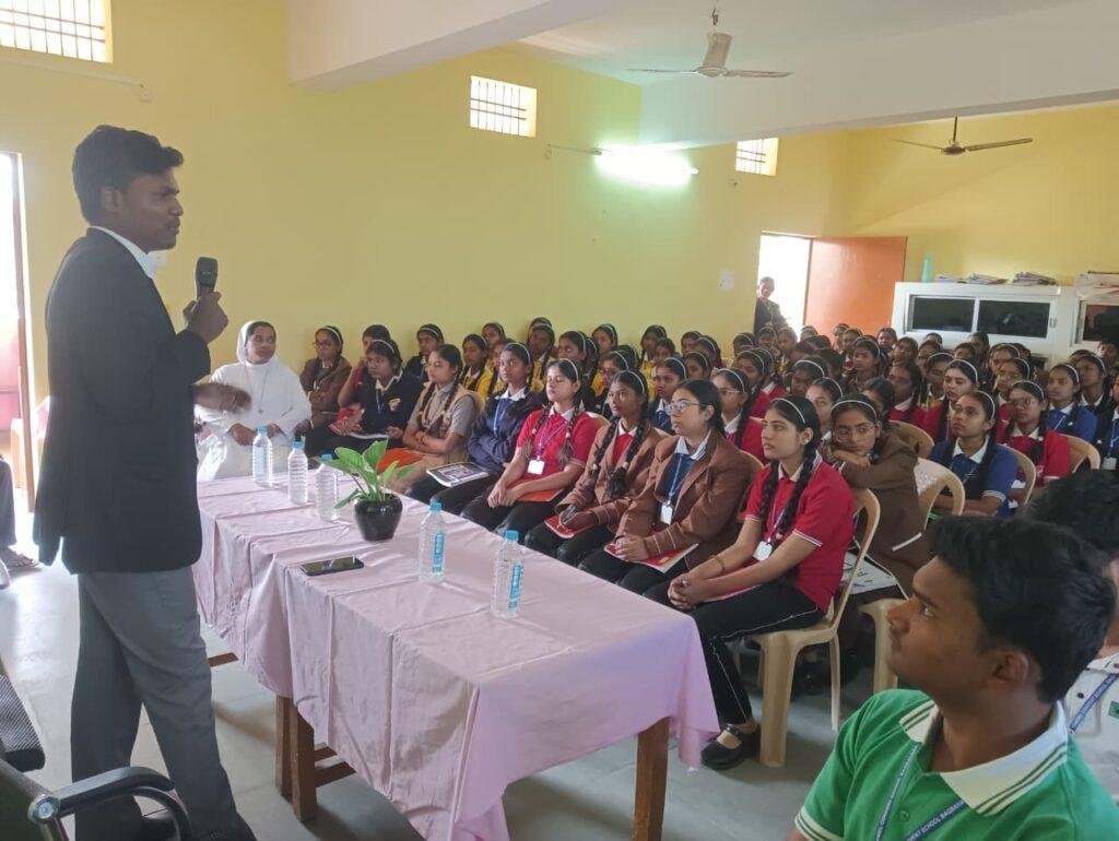 बच्चे देश का भविष्य हैं, ऐसे में उन्हें संवारना और आने वाले कल के लिए तैयार करना हम सब की जिम्मेदारी है – सचिव श्रीमती आफरीन बानो