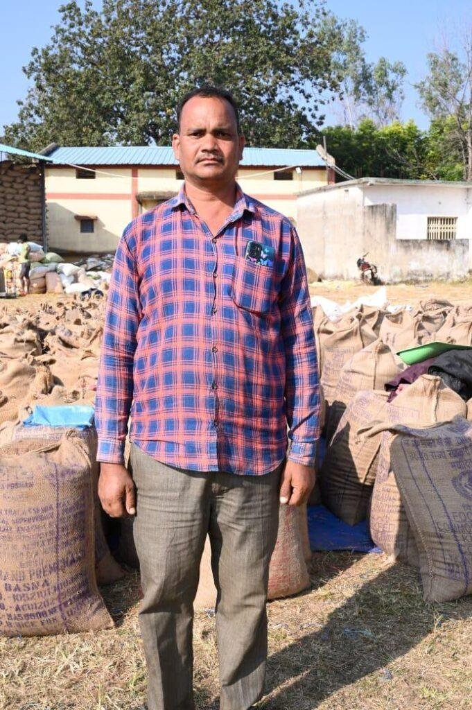 40 वर्षीय किसान रामस्वरूप सिंह ने बेचा 53.60 क्विंटल धानसमिति की व्यवस्था से संतुष्ट, प्राप्त राशि का करेंगे उपयोग खाद-बीज एवं दैनिक जरूरतों में