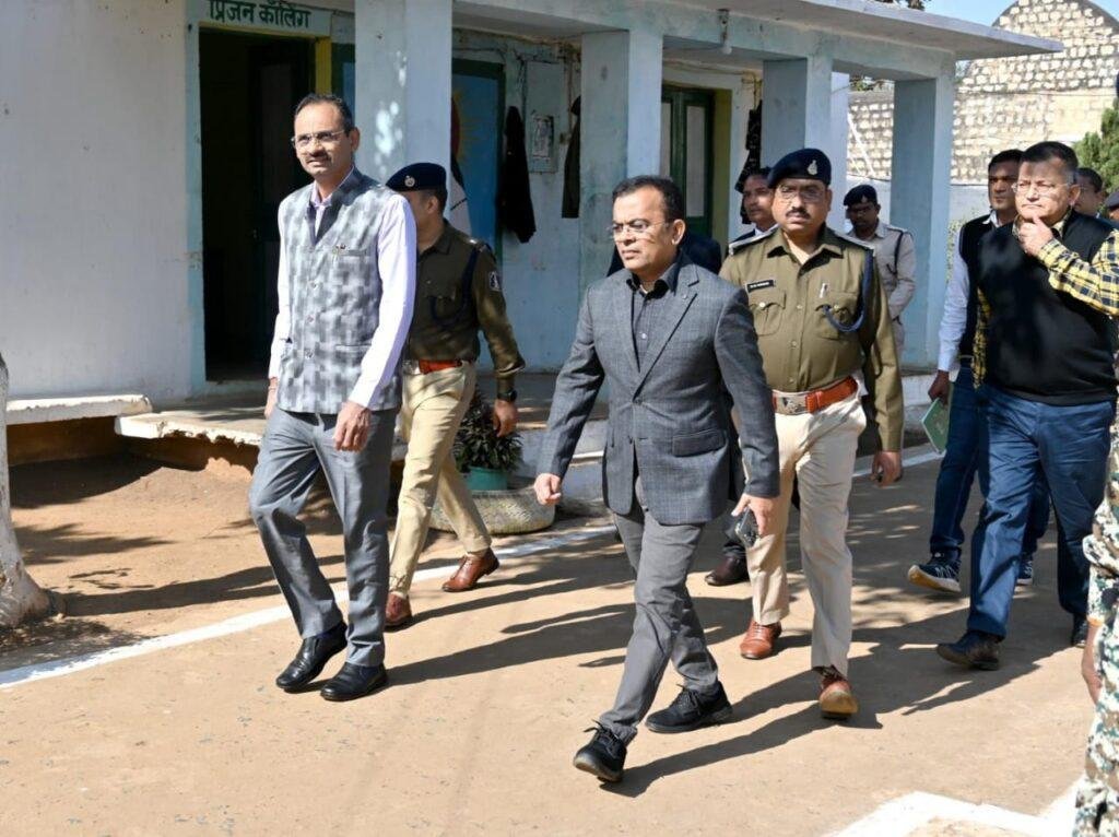 प्रधान जिला न्यायाधीश, कलेक्टर ने किया जिला जेल का निरीक्षण