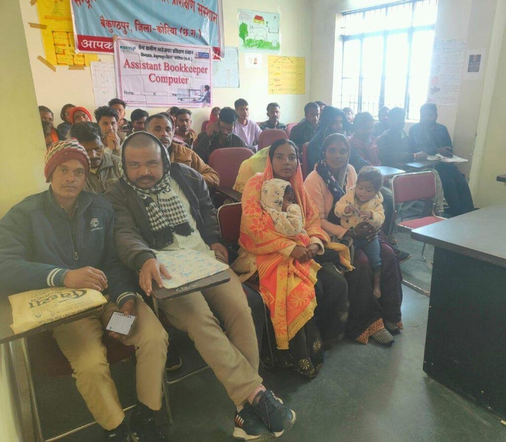 प्रशिक्षण लेकर आपकी कार्य कुशलता से आवास निर्माण में आएगी तेजी- सीइओ डॉ. आशुतोष चतुर्वेदी मनरेगा अंतर्गत 60 दिन से अधिक अकुशल श्रम करने वाले श्रमिकों का रूरल मेसन प्रशिक्षण शुरू