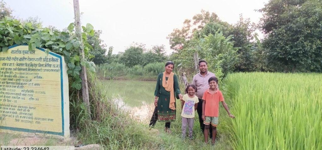 मैनप्रसाद के निजी भूमि पर मनरेगा की डबरी बनी आजीविका का नया साधन