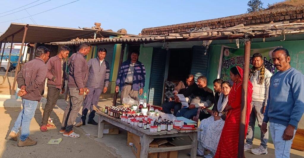 खदौरा हाट बाजार में आयुष विभाग द्वारा निःशुल्क स्वास्थ्य शिविर आयोजित139 रोगियों को दी गई चिकित्सा सेवाएं