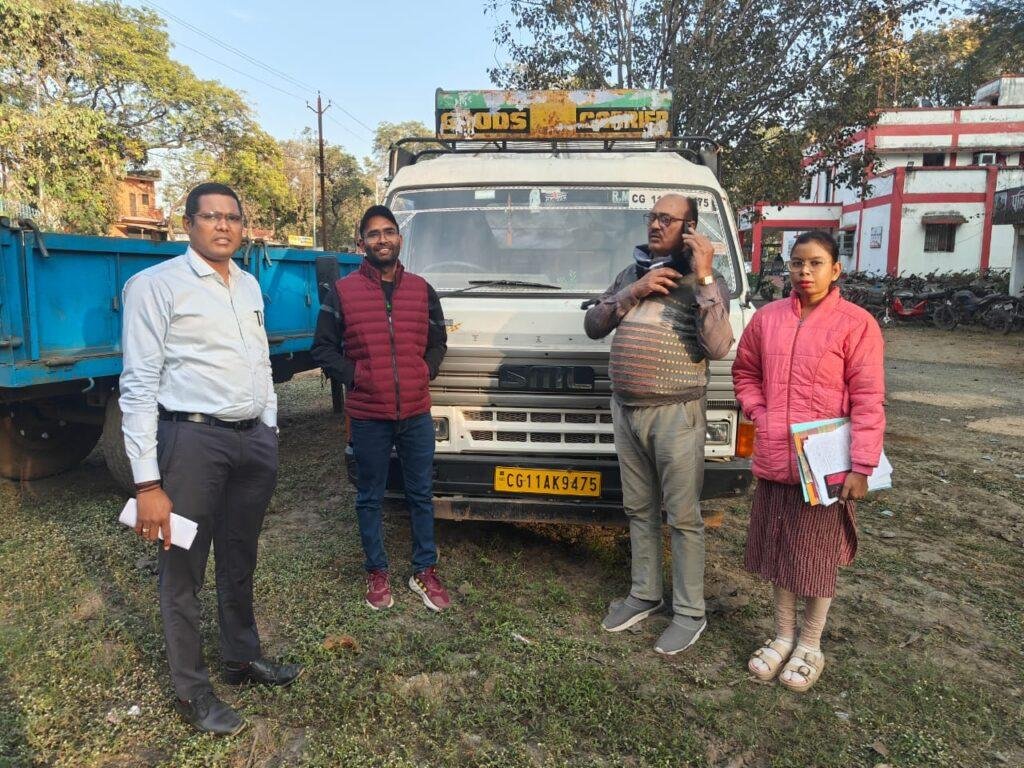 कलेक्टर श्री जन्मेजय महोबे के निर्देशन में अवैध धान भंडारण पर कार्रवाई, 183 बोरी अवैध धान व एक वाहन जप्त