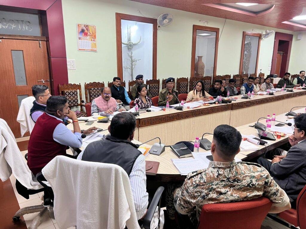 वाहनों की निर्धारित गति सीमा का कड़ाई से करवाएं पालन- कलेक्टर श्री हरिस एस