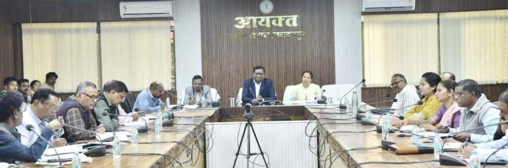 नियद नेल्लानार योजनांतर्गत क्षेत्रों में सेचुरेशन मोड पर योजनाओं का करें क्रियान्वयन-कमिश्नर श्री डोमन सिंह