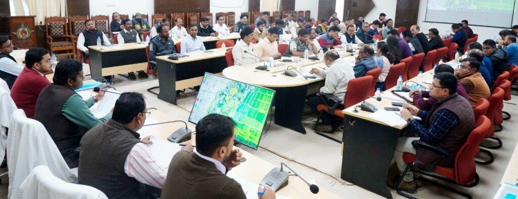धान खरीदी में गड़बड़ी पर कलेक्टर ने दिए निर्देश, 50 बोरों की रैंडम जांच और क्राॅप कटिंग से जारी होगा टोकन कलेक्टर ने समय-सीमा की बैठक में की विकास कार्यों की समीक्षा