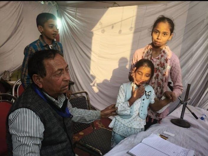 जनसंपर्क विभाग का सूचना केन्द्र बना महोत्सव में अपनों से बिछुड़ों का सहारा