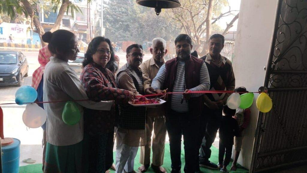 सीबीगंज क्षेत्र में टीकाकरण महोत्सव कार्यक्रम का किया गया शुभारम्भ