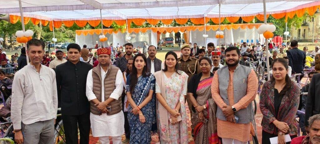 विधायक सदर व सलोन ने शिविर में दिव्यांगजनों को सहायक उपकरण वितरित किये