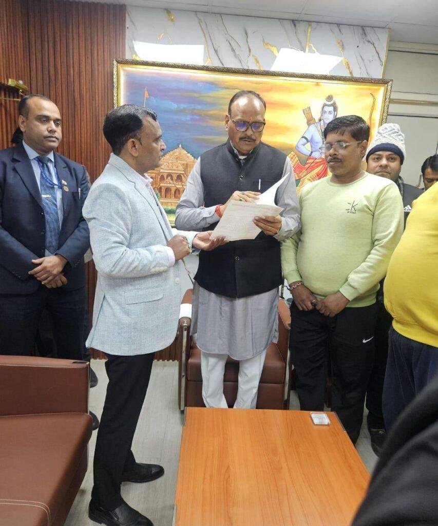 रायबरेली।प्रदेश अध्यक्ष अखिल भारतीय हिंदू महासभा उ. प्र. एवं वरिष्ठ समाजसेवी शैलेंद्र अग्निहोत्री ने सोमवार को लखनऊ स्थित उपमुख्यमंत्री बृजेश पाठक के आवास पहुँचकर शिष्टाचार भेंट