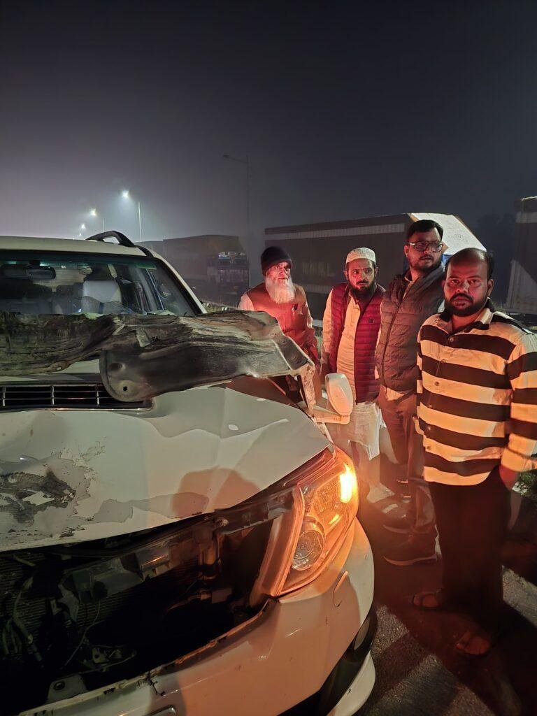 पूर्वांचल एक्सप्रेसवे पर बीती रात एक बड़ा हादसा टला
