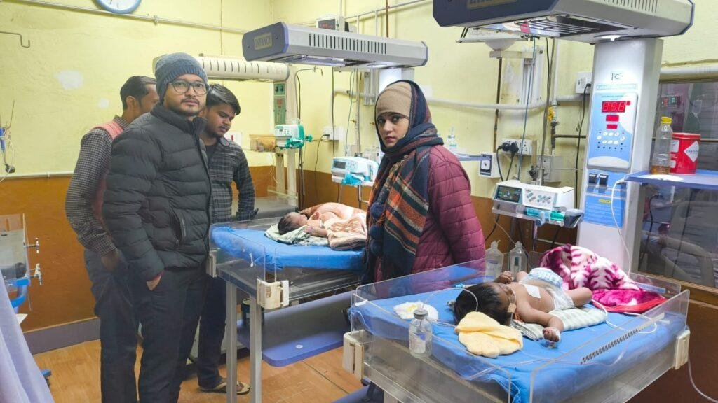 नवजात शिशु को थैले में रख कर छोड़ गई मां