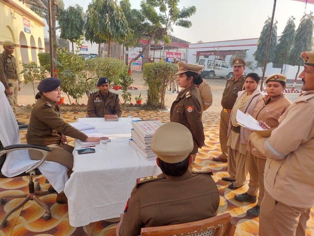 सुश्री अंशिका वर्मा पुलिस अधीक्षक दक्षिणी, बरेली द्वारा थाना मीरगंज का अर्धवार्षिक निरीक्षण किया गया एवं परिवार परामर्श केंद्र/वात्सल्य केंद्र का विधिवत किया गया उद्घाटन