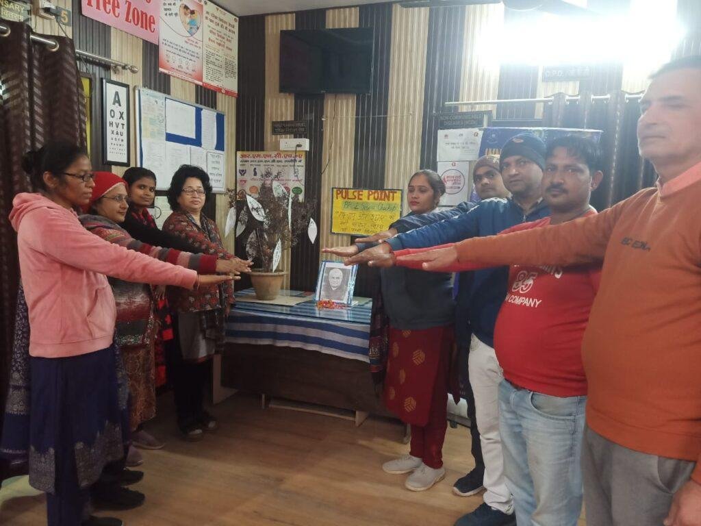 सीबीगंज में शहरी प्राथमिक स्वास्थ्य केंद्र में अटल बिहारी वाजपेयी जयंती एवं तुलसी पूजन पर स्वास्थ्य–पर्यावरण का दिया संदेश