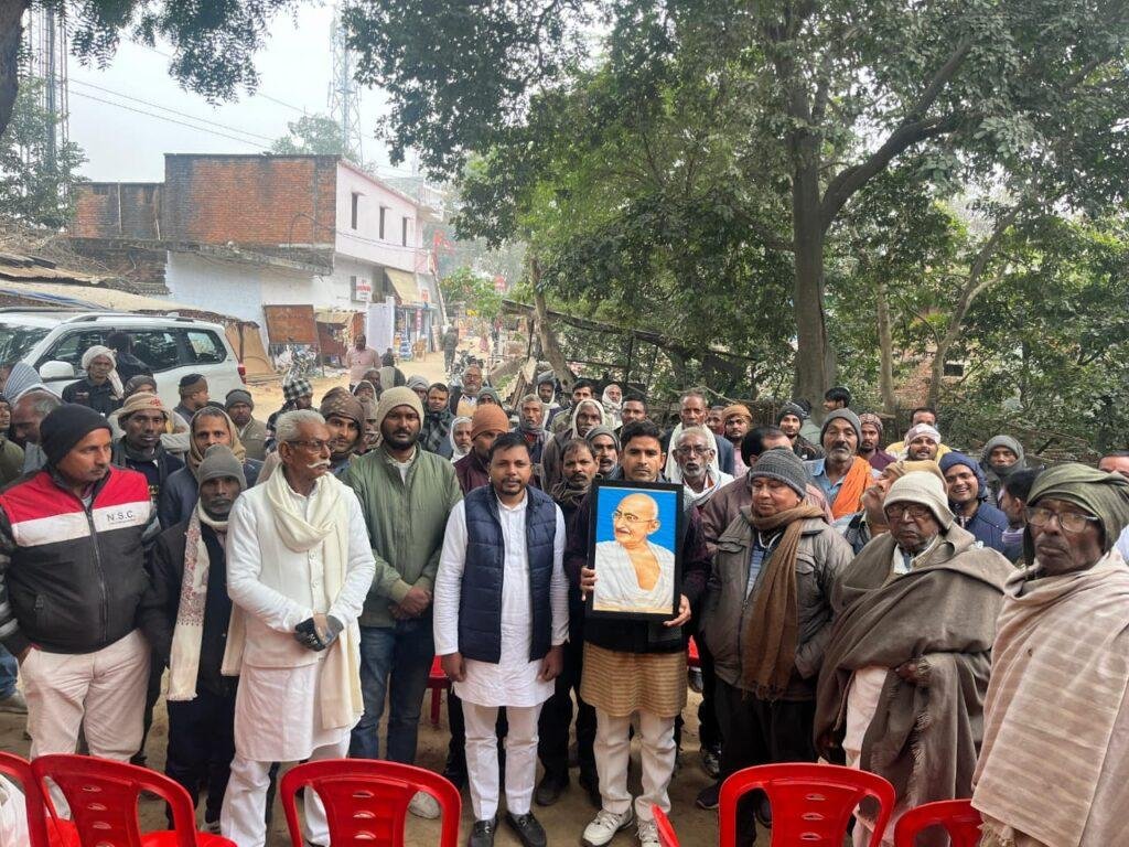 केंद्र सरकार द्वारा रोजगार गारंटी योजना मनरेगा के बुनियादी चरित्र और नाम बदलने के खिलाफ आज विधान सभा सलोन क्षेत्र के तीनों ब्लाकों में