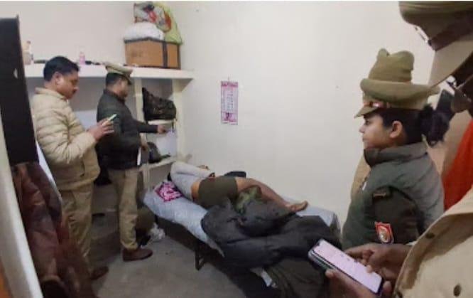 थाना कोतवाली क्षेत्र में सोमवार को सुबह अपने किराए के कमरे में सो रहे सिपाही की लाश मिलने से सनसनी