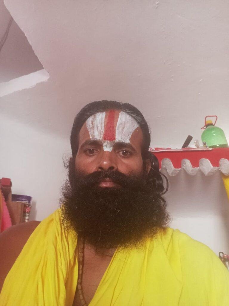 आजमगढ़: दबंगों से परेशान संत, महंत निर्मल दास ने मांगी सुरक्षा रामघाट कुटी विवाद