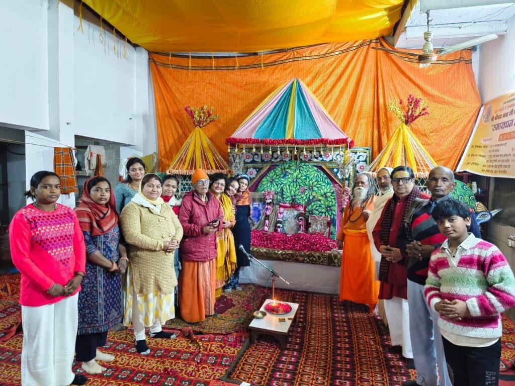 दीप प्रज्ज्वलन के साथ प्रारम्भ हुआ श्रीपाद बाबा महाराज का 29 वां त्रिदिवसीय समाराधन महोत्सव