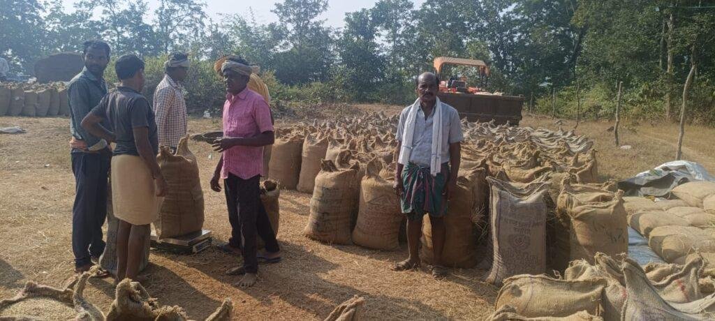 झारमुड़ा धान उपार्जन केन्द्र में धान खरीदी सुचारू रूप से जारी