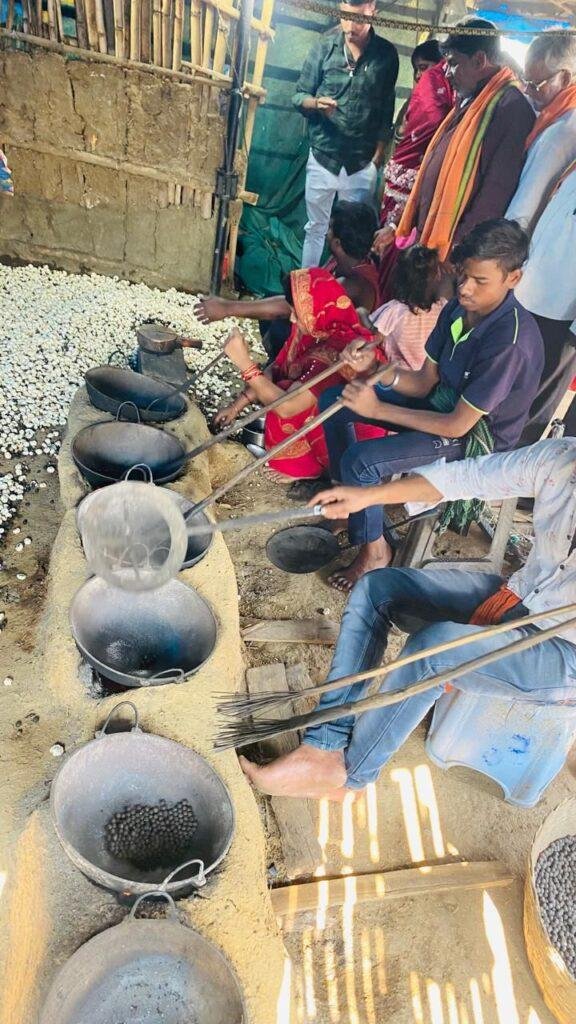 धान से आगे सोचः मखाना खेती से बदलेगी धमतरी की ग्रामीण महिलाओं की आर्थिक तस्वीर