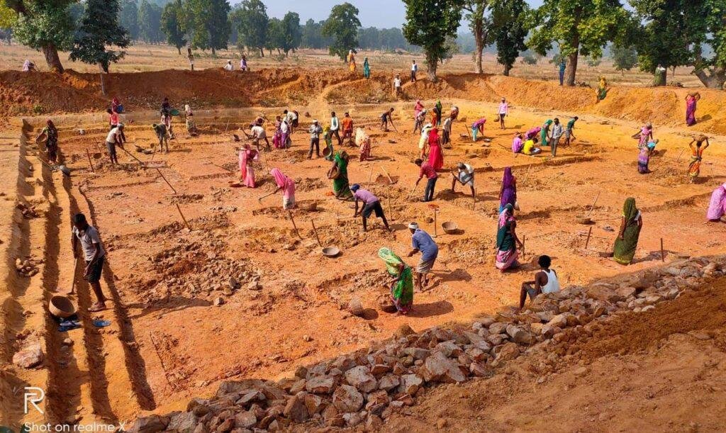 कोरिया में मनरेगा कार्यों को दो माह में पूर्ण करने के निर्देश