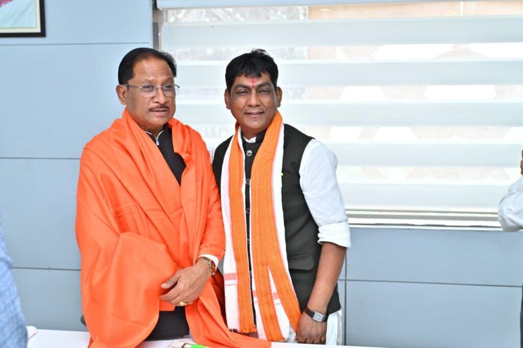 जिले की पृथक पहचान स्थापित करने सभी अमले मिलकर कार्य करें : विधायक श्री नेताम
