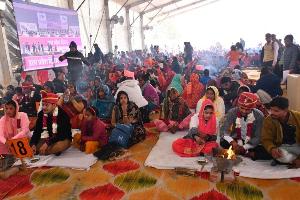 उ0प्र0 दिवस पर हुआ भव्य कार्यक्रम, 213 जोड़ों का हुआ सामूहिक विवाह