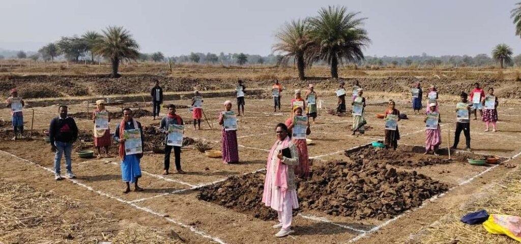 मोर गांव-मोर पानी बस्तर में खुशहाली की नई इबारत लिख रहीं ‘आजीविका डबरियां’