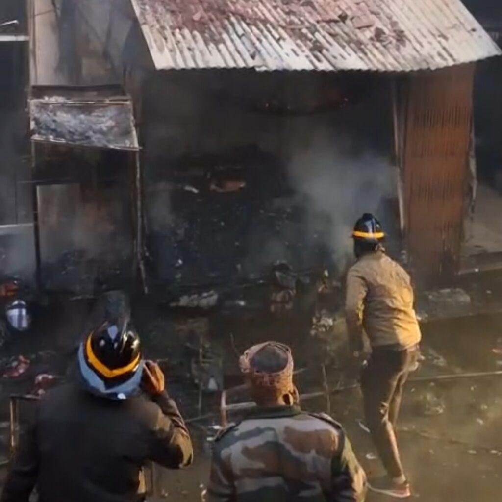 दरग़ाह क्षेत्र के त्रिपोलिया गेट यादगार गेस्ट हाऊस में लगी शॉर्ट सर्किट से आग